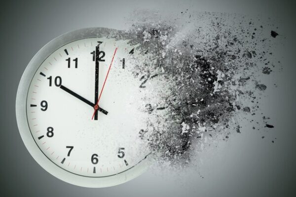 time-passes-dissolves-concept-vanishing-time_76506-22